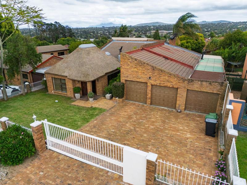 5 Bedroom Property for Sale in Vredekloof Western Cape